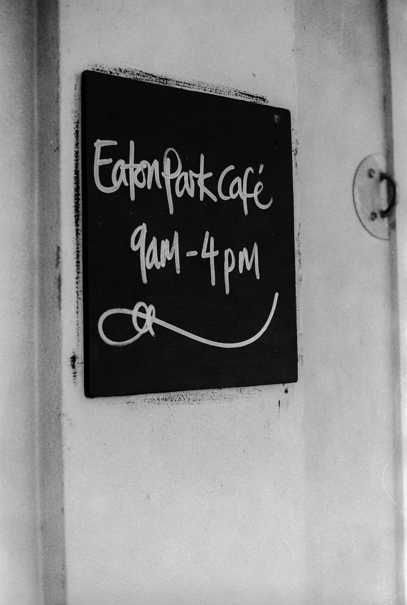 【カフェバイト向け】「いらっしゃいませ」は英語で何て言う？もう悩まない、自信がつく挨拶３つのコツ